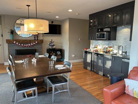 Lovely kitchen and dining area