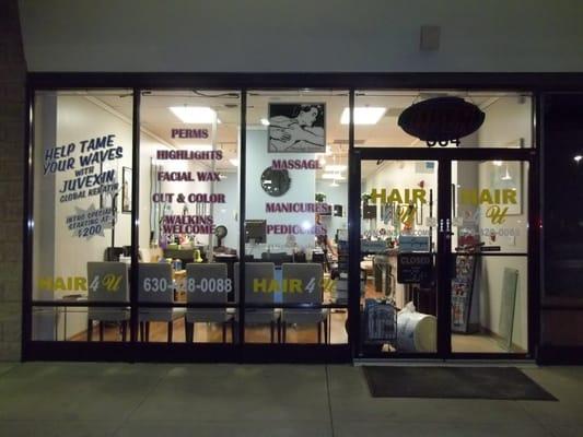 Salon Entrance with plenty of comfortable seating.