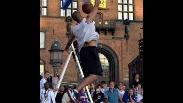 Steve Johnson showing his vertical capabilities