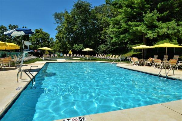 Heated and Guarded Seasonal Swimming Pool