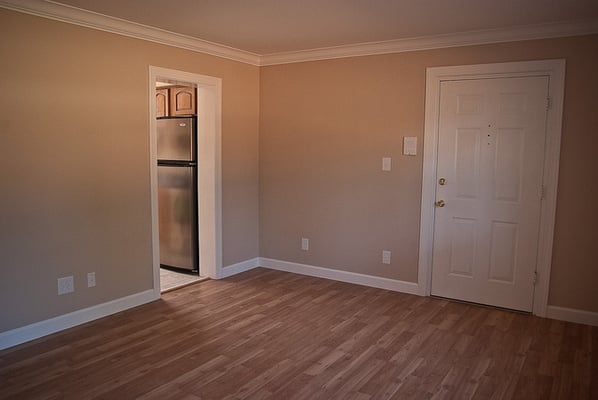 Crown molding & hardwood floors