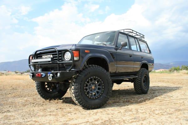 Fully Restored FJ60 with Custom Paint, Fabrication, Drivetrain swap, Fabrication, and Accessories