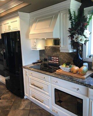 Custom hood, built-in microwave - Anaheim Hills, CA