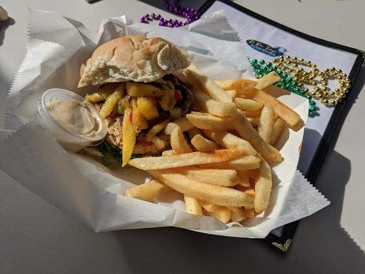 Crab cake sandwich with kiwi and mango salsa