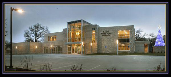 Keene Memorial Library at holiday time December 2023