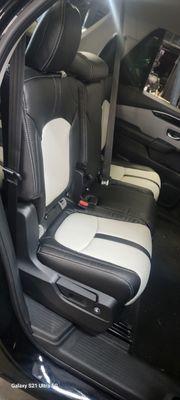 Katzkins leather 23 Honda Pilot Black & Cement Grey 3 row install with door panels.