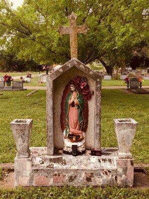 Nothing paranormal here, just a grave I found aesthetically pleasing