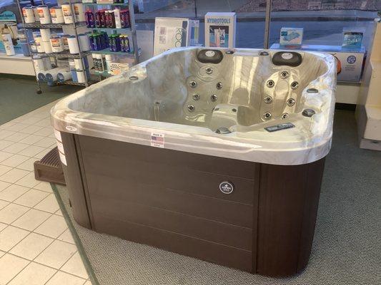 Aspen Spas Quattro hot tub www.alohapoolspa.com