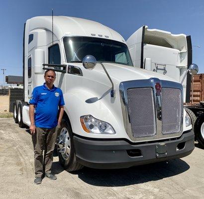 Meet Baljeet our sales rep in Bakersfield!