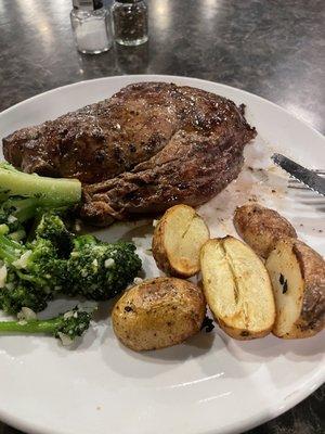 Ribeye Steak with garlic broccoli and potatoes