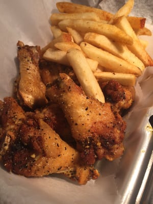 Lemon Pepper Chicken Wing Basket