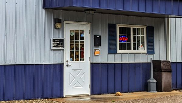 Main customer entranceway