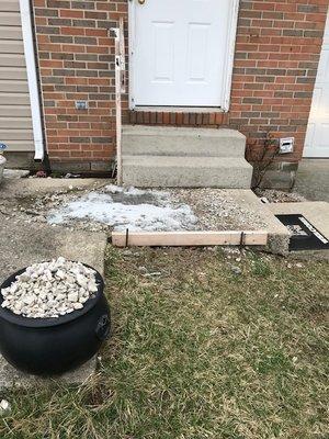 The rocks in the pot are ones I picked up last year when I waited for months to have anything done..I didn't bother to do same thing this ye