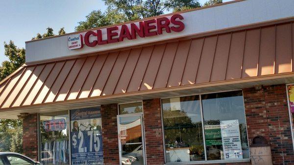 Dry cleaning entrance