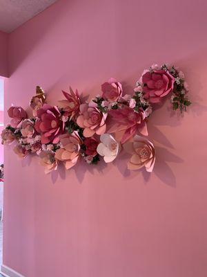 Beautiful wall decor to take photos in front of