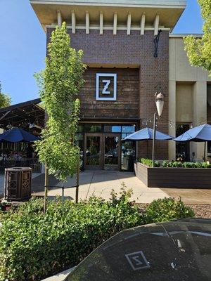 Entrance to Zocalo in the Fountains shopping center.