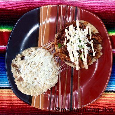 Gordita con tinga de pollo