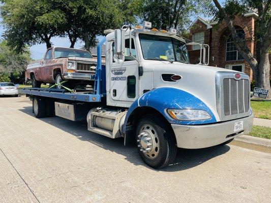 Express Towing Arlington is always available for your flatbed towing needs. Call us anytime