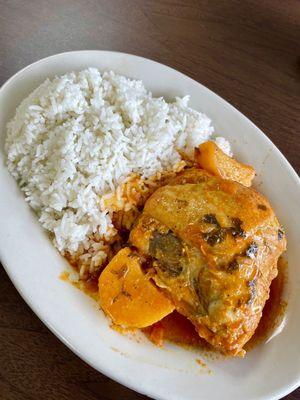 Pollo Guisado