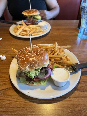 Avocado burger with season fries