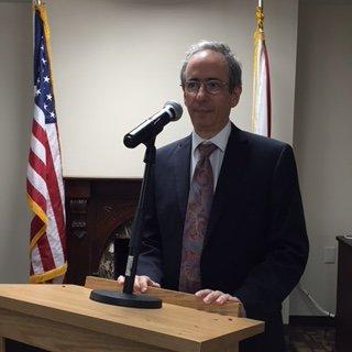 Speaking at a seminar at the Broward County Bar.