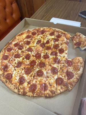 XL Pizza with pepperoni