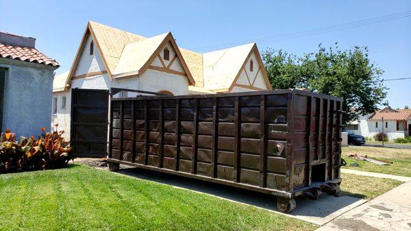 40 yd bin for Roofing LA.