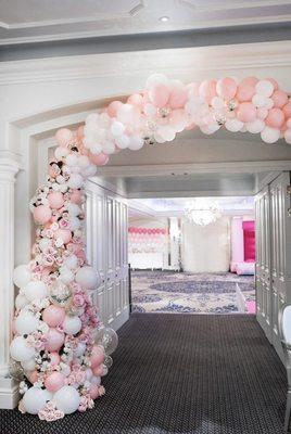 Stunning entrance design using flowers and balloons !