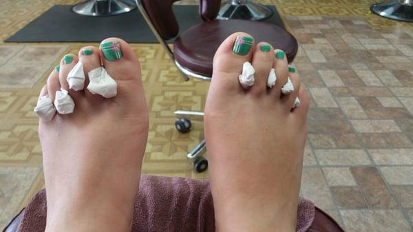 I never noticed how fat my feet look. Lmao