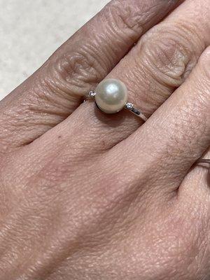 A cream akoya pearl from the oyster. 14kwt, w/ diamonds