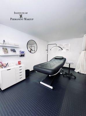 Permanent Makeup Area 
Cosmetic Tattoo Area
Mini Tattoo area