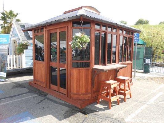 11x11 with bar and bar stools