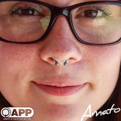 Super cute fresh septum with some teal anodized anatometal!