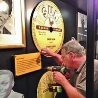 Installing signs at Sun Studios