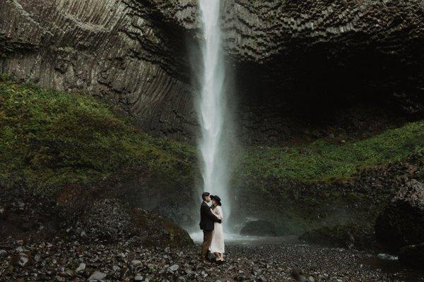 Anniversary Pictures under a beautiful waterfall in Oregon