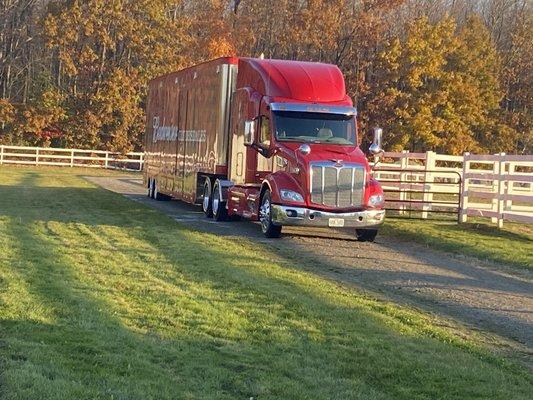 Revitalize your fleet effortlessly with Fleet Cleaner's mobile truck wash services. Watch as dull turns to dazzling in minutes!