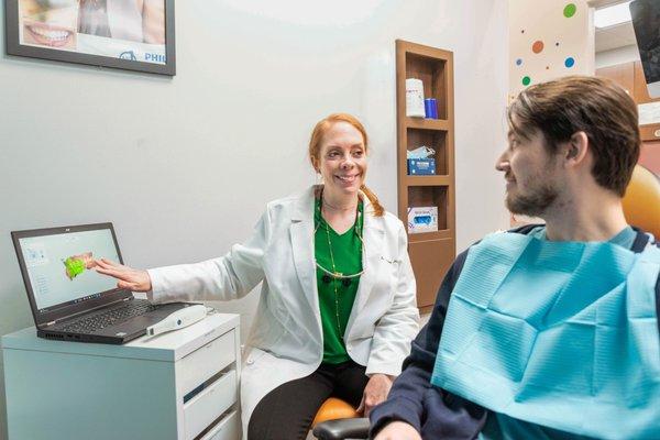 Dr. Hills showing patient their 3D smile scan at Harwood Smiles