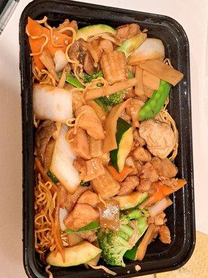 Cantonese pan fried noodles with chicken