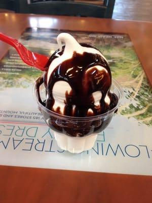 Hot fudge sundae small