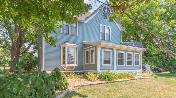 Beautiful South Lyon Farmhouse!