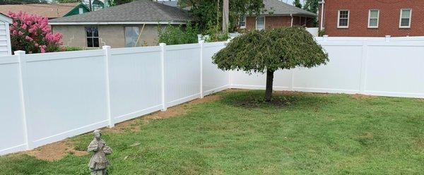 Vinly Fence - Work done by River City Fence Corp,