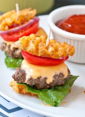 Turkey slider burgers w/waffle fries