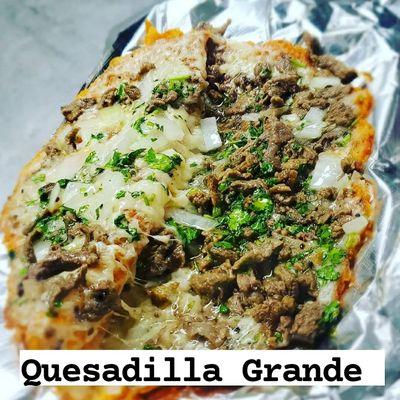 Big Quesadilla 
Topping Options: Asada, Pastor, Chicharron prensado, Deshebrada y  birria