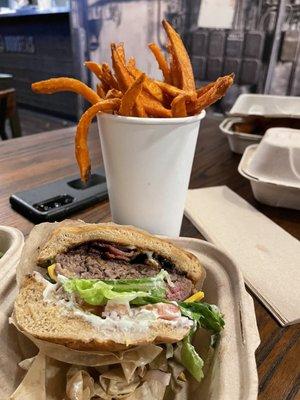 Bacon cheeseburger & sweet potato fries