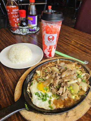 Skillet Tenderloin w/rice and Strawberry Yogurt Shake w/popping boba  so good so yummy