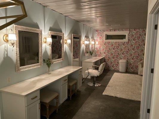 Shabby chic bridal suite