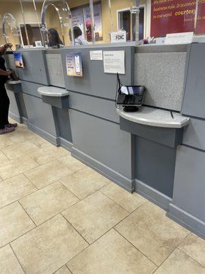 The one teller window open with 10+ people in line on a Friday afternoon which is typically pay day.   Very poor mismanagement at this bank!