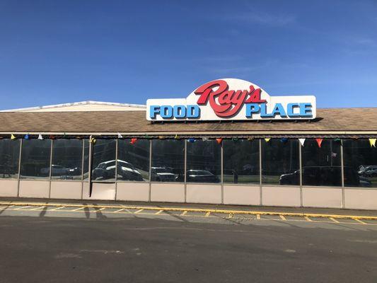 Entrance to Ray's Food Market