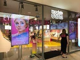 DIGITAL SIGNAGE FOR RETAIL