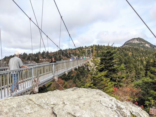 Mile High Swinging Bridge | Instagram: @telephonesmoothie